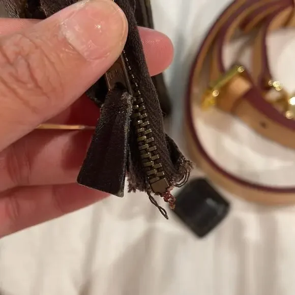 Louis Vuitton Vintage Toiletry Pouch 19 Monogram Very good Condition - Picture 4 of 7